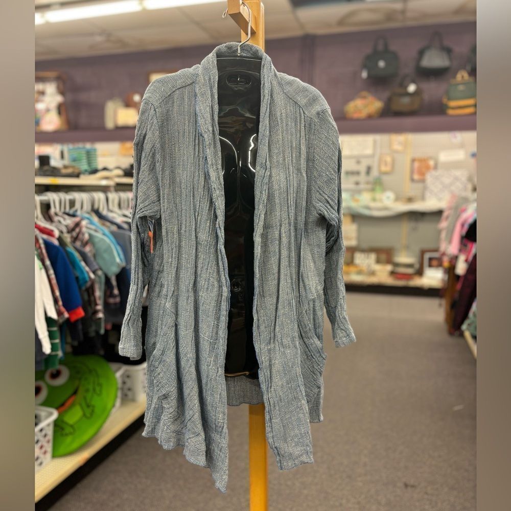 🛍️ Keren hart Ladies Sm/Med blue cardigan